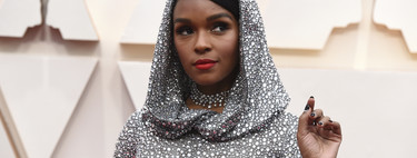 Janelle Monáe has the most galactic look of the night: silver from the skirt to the hood 