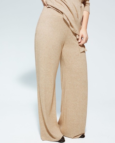 Straight cut women's pants with elastic waistband