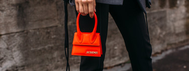 How to combine a red bag, the accessory that is sweeping the street-style and that is capable of transforming a look 