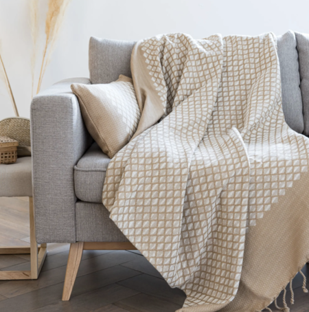 Beige cotton blanket with ecru woven graphic motifs 130x170