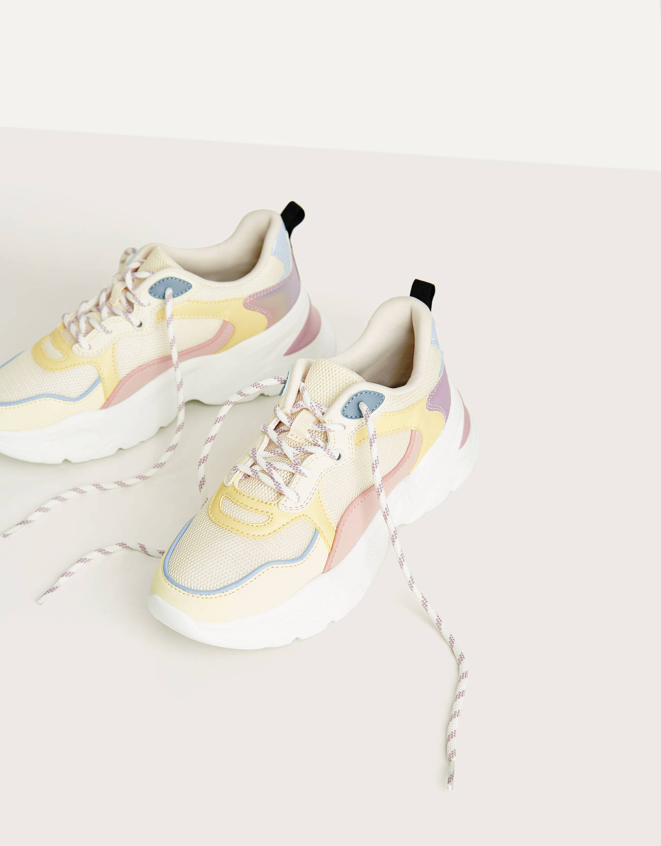 Color-block sportswear in pastel shades