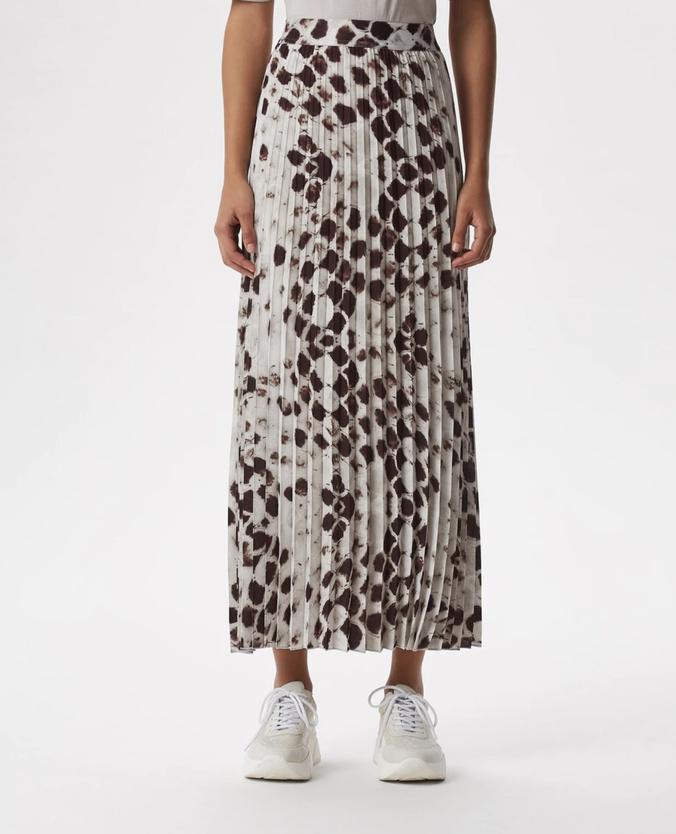 Long pleated skirt with animal print