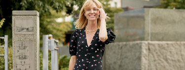 The street style shows us different ways of wearing a long dress (with floral print) 