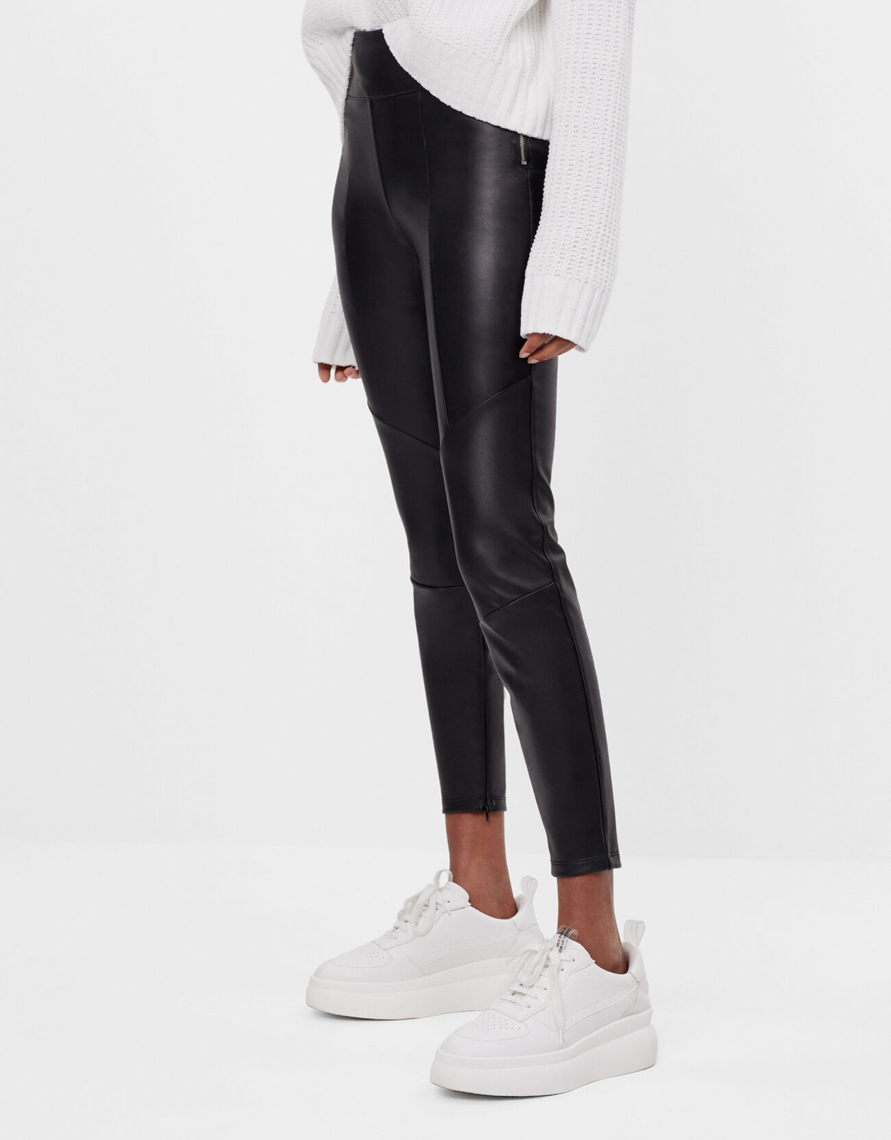 Leggings with skin effect