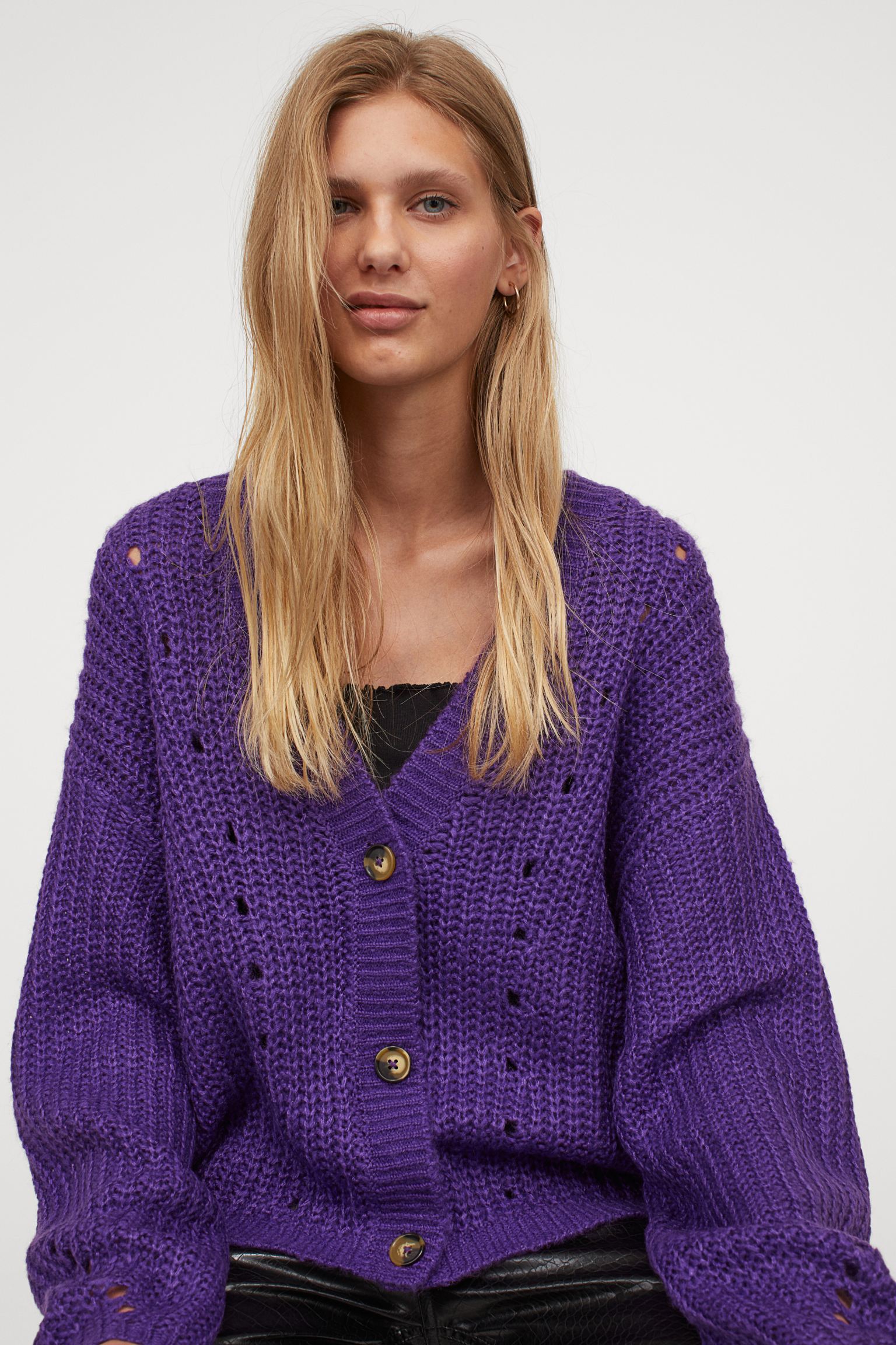 Knitted cardigan with hawksbill buttons