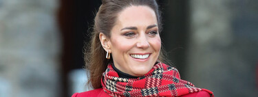 Kate Middleton wears a sophisticated Christmas look with this beautiful red coat