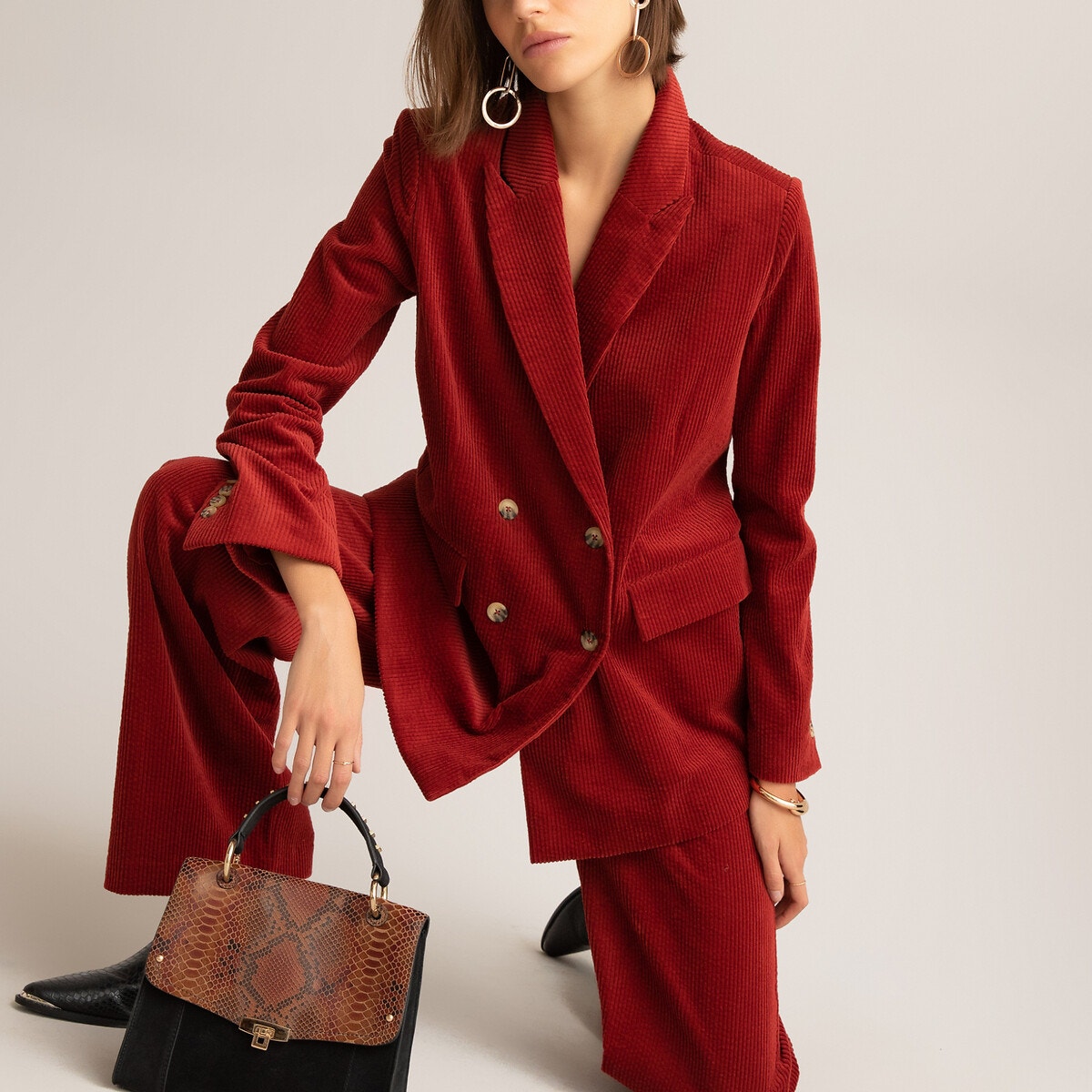 Ribbed corduroy double-breasted buttoned jacket in russet red.