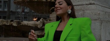 This is the lime green blazer (neon) of Attico that triumphs on Instagram. 