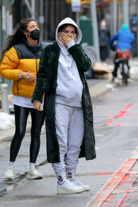 emily ratajkowski street style