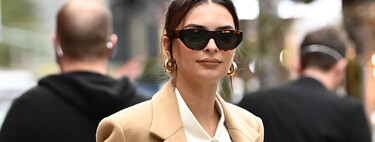 Emily Ratajkowski promises to leave us with outrageous pre-mommy looks where her belly takes center stage (just like in her tummy tuck days). 