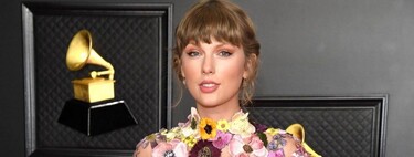 With a romantic updo and sweet makeup she sets the bar high for Taylor Swift at the 2021 Grammy Awards.