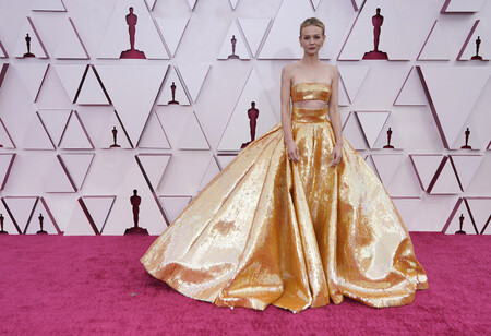 Golden Dresses Oscars 2021 Carey Mulligan