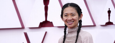 Nomadland director Chloé Zhao opts for white sneakers to walk the red carpet at the 2021 Oscar Awards.