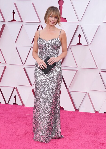 margot robbie chanel haute couture red carpet oscar 2021.