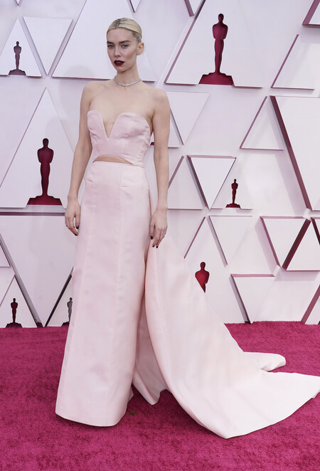 https://www.trendencias.com/alfombra-roja/carey-mulligan-mucho-que-joven-prometedora-se-convierte-gran-protagonista-alfombra-roja-oscar-2021