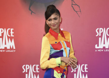 This is the multicolored two-piece that Zendaya wore to the premiere of Space Jam (and that we dream of having in our closet).