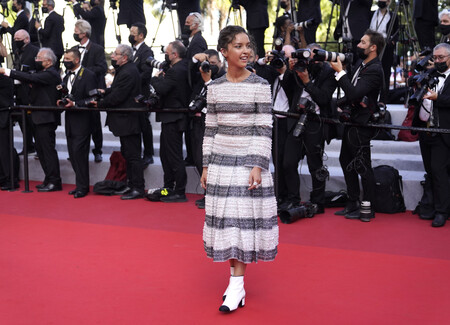 Lyna Khoudri red carpet cannes 2021