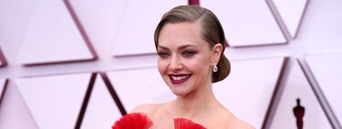 Amanda Seyfried makes an impact at the 2021 Oscars in this spectacular red gown.