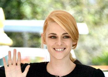 Kristen Stewart knows how to combine elegance and classicism with modern touches, as she demonstrated on her arrival at the Venice Film Festival.